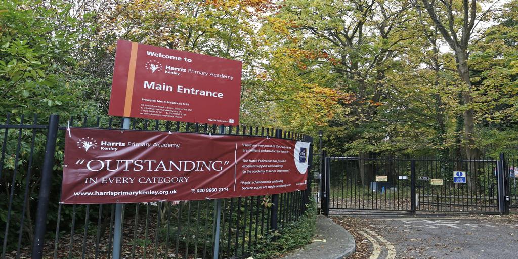 RetweetGlobal's tweet image. @HPAKTweet called @MPSSouthCroydon on parent for parking on school premises when collecting child #HarrisFed #Ofsted