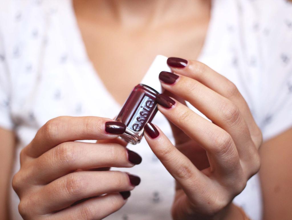 ZEITLOOS's tweet photo. Nailupdate 💅 💖 👌 #nailsdone #nailart #nails #inthelobby #essie #zeitloos https://t.co/9ozgCqHIKY