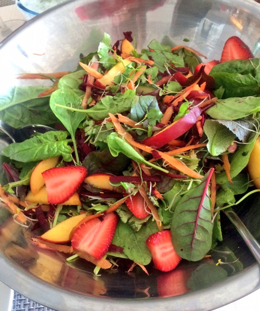 My rainbow salad #colourfulsalad #beetroot #carrots #peaches #microherbs #spinach