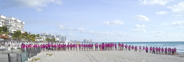 FlamingoNews's tweet photo. @Frank_Lopez_ @PaulCarrillo2  @mariscalje Limpieza de Playa con causa ROSA, Flamingo Team, presente https://t.co/IOlSEeTaDQ