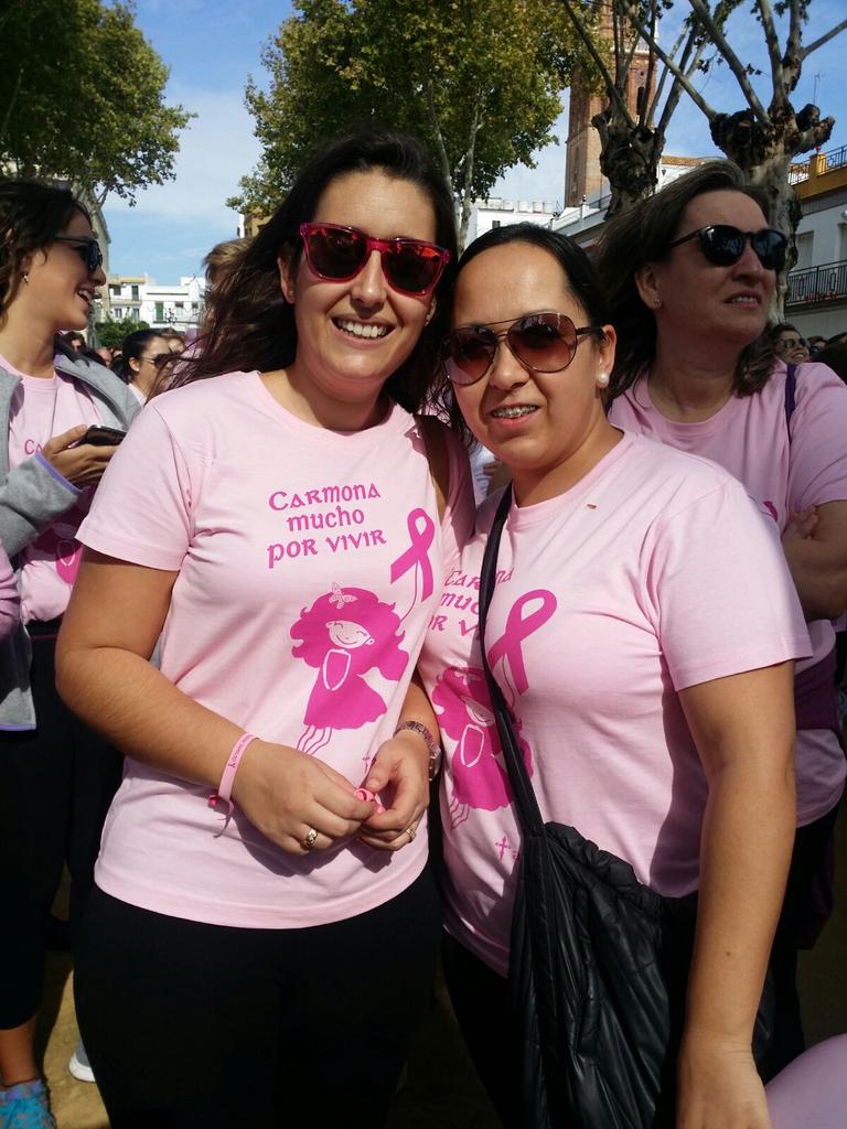 soniaminiyo's tweet photo. En la marcha rosa junto a mi gran amiga @liligm_84, una experiencia más juntas para apoyar una buena causa. Bs guapa https://t.co/Y9cEvFVB9Q