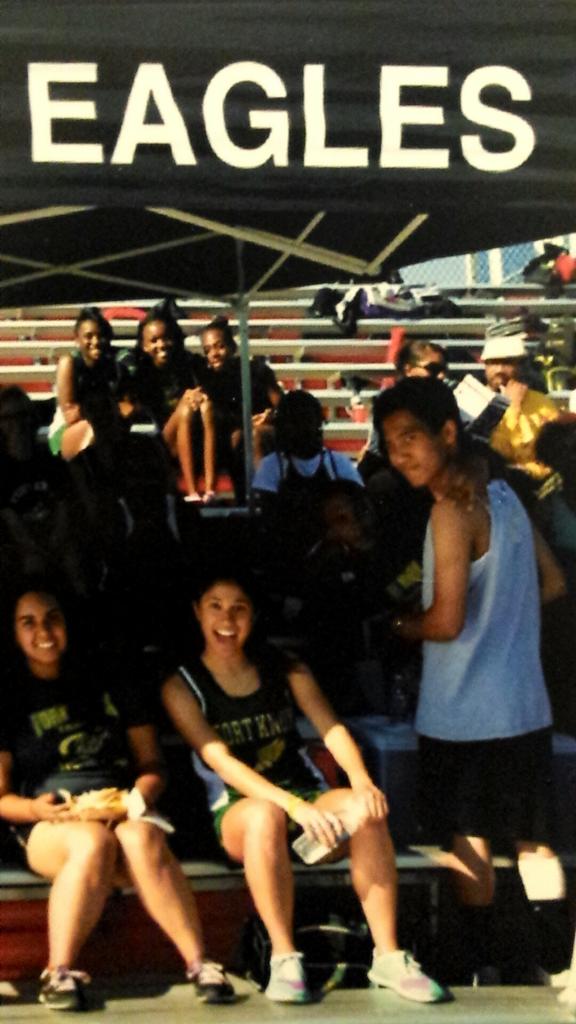 JeikaNicole's tweet photo. So I found this today while I was looking through my stuff. @hollalexis @wsrayo @Cuhmitted #backintheday #fkhs https://t.co/Tbv10irisC