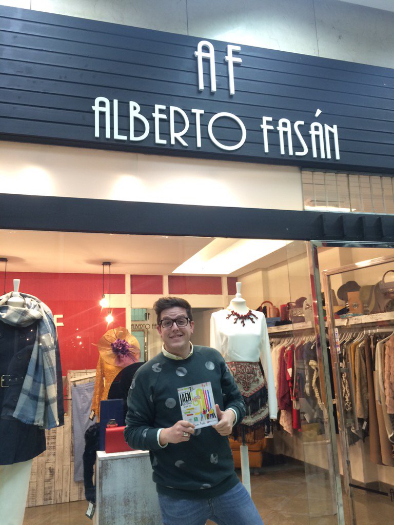 JaenSquare's tweet photo. Enhorabuena a nuestro colaborador de moda @alberto_fasan por su premio Jóven Diario Jaén 2015 ¡Enhorabuena! https://t.co/xD9OFshqvN