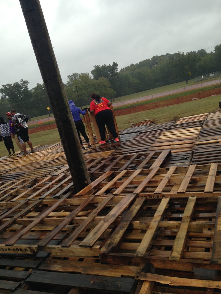 SFA_APO's tweet photo. Rain or shine #SFABonfire #SFAHomecoming2K15 https://t.co/jiOIN5OwbA