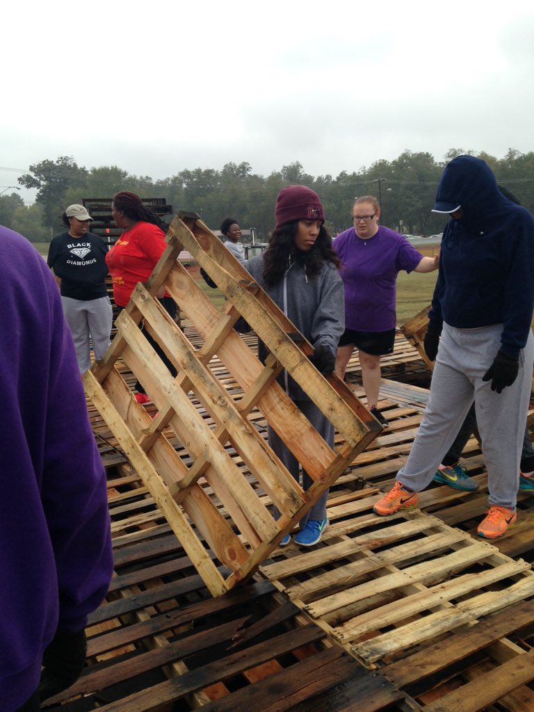 SFA_APO's tweet photo. Rain or shine #SFABonfire #SFAHomecoming2K15 https://t.co/jiOIN5OwbA