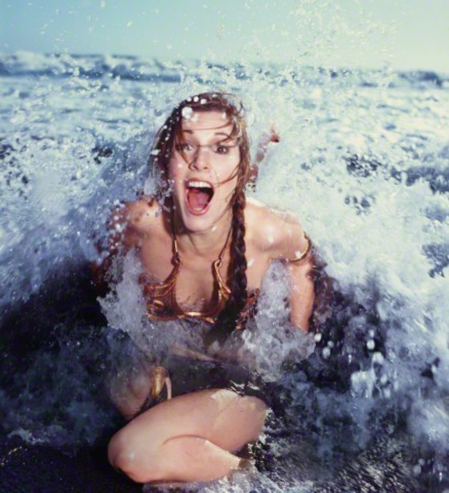 HistoryInPics's tweet photo. Carrie Fisher promoting "Return of the Jedi" at a Rolling Stone Magazine beach shoot, 1983. https://t.co/pwkh5ktydS
