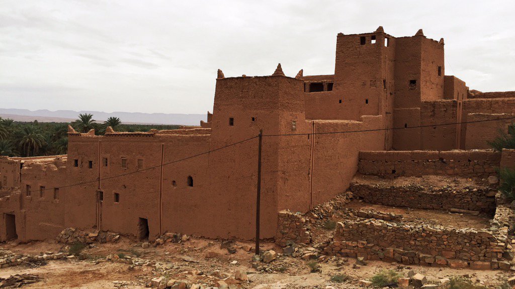 marsaddraa's tweet photo. Zaouia Al-kadi #Ternata #Zagora #Morocco #rammedearth #desert #hipstamatic #زاگورة #المغرب #التراث #الواحة https://t.co/xnvEfjK7cU