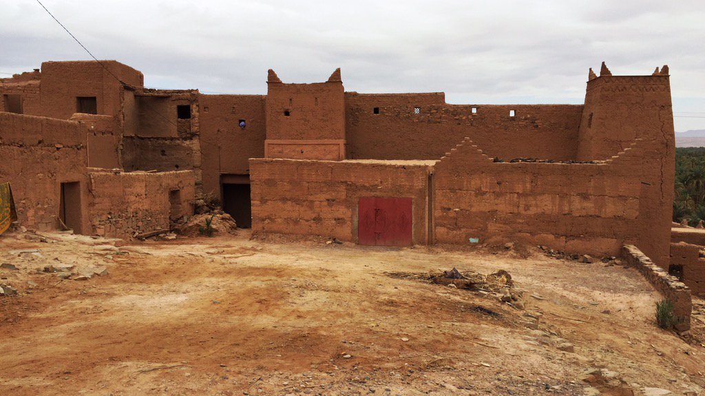 marsaddraa's tweet photo. Zaouia Al-kadi #Ternata #Zagora #Morocco #rammedearth #desert #hipstamatic #زاگورة #المغرب #التراث #الواحة https://t.co/xnvEfjK7cU