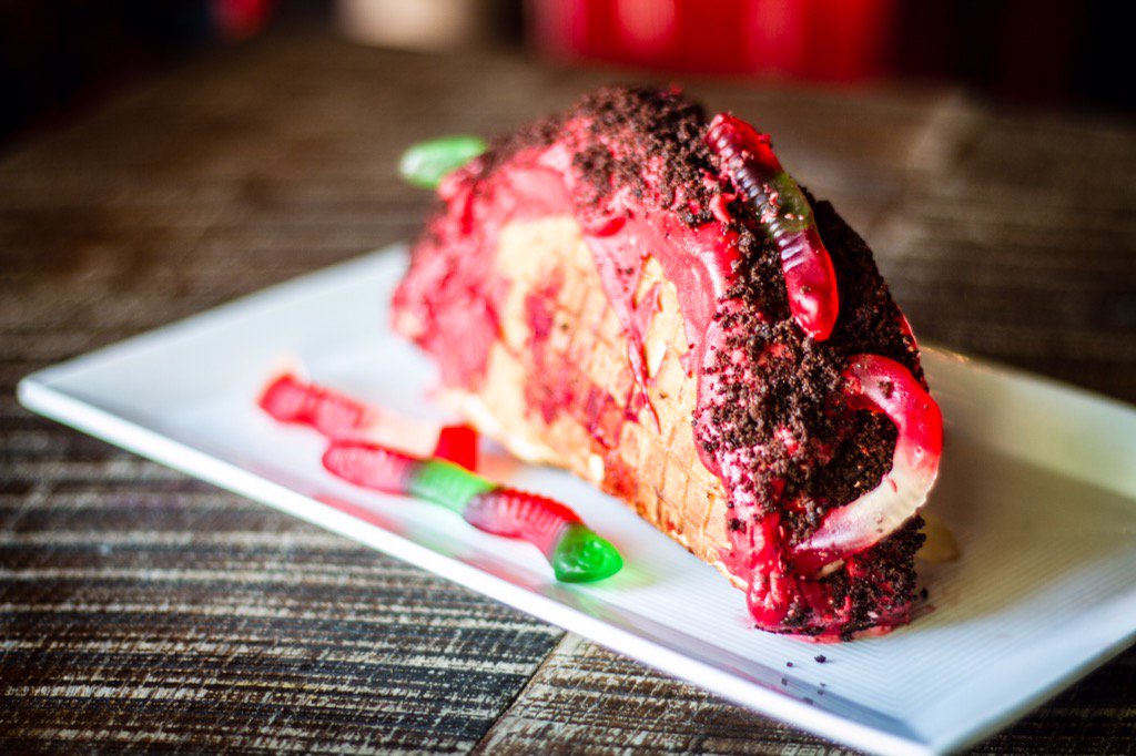 room11dc's tweet image. HALLOWEEN TACO CHOCO 🌮 from our own @PaisleyFig, available Thursday. Pre-order now: facebook.com/room11dc/posts…