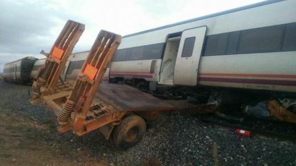 Ascienden a 19 HERIDOS leves en el ACCIDENTE FERROVIARIO de Manzanares (Ciudad Real) iris.tl/1kIt0uY