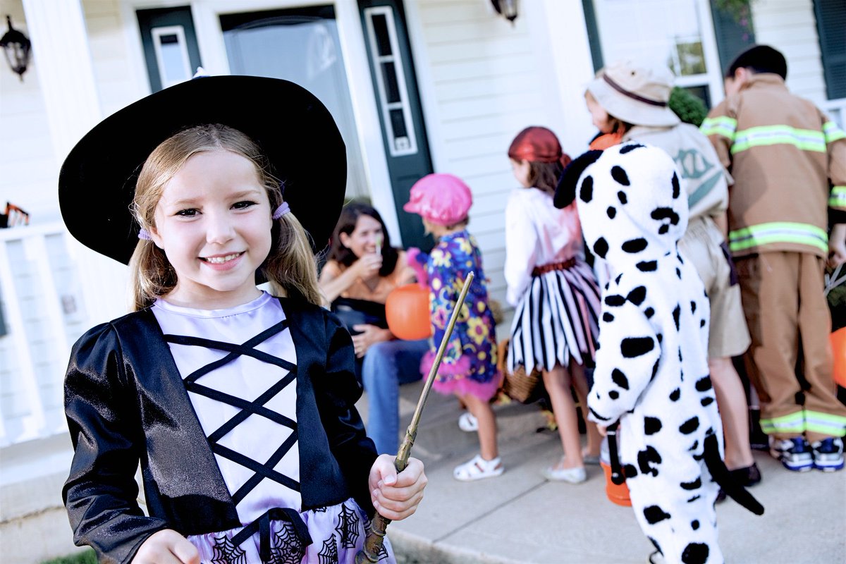PhoenixTM_Homes's tweet photo. I@azcgilbert1 It's tonight! #freehalloweenfun in #Gilbert from 5:30 to 8:30 p.m! https://t.co/NWkyxF3O6P https://t.co/cLIRyaduoz