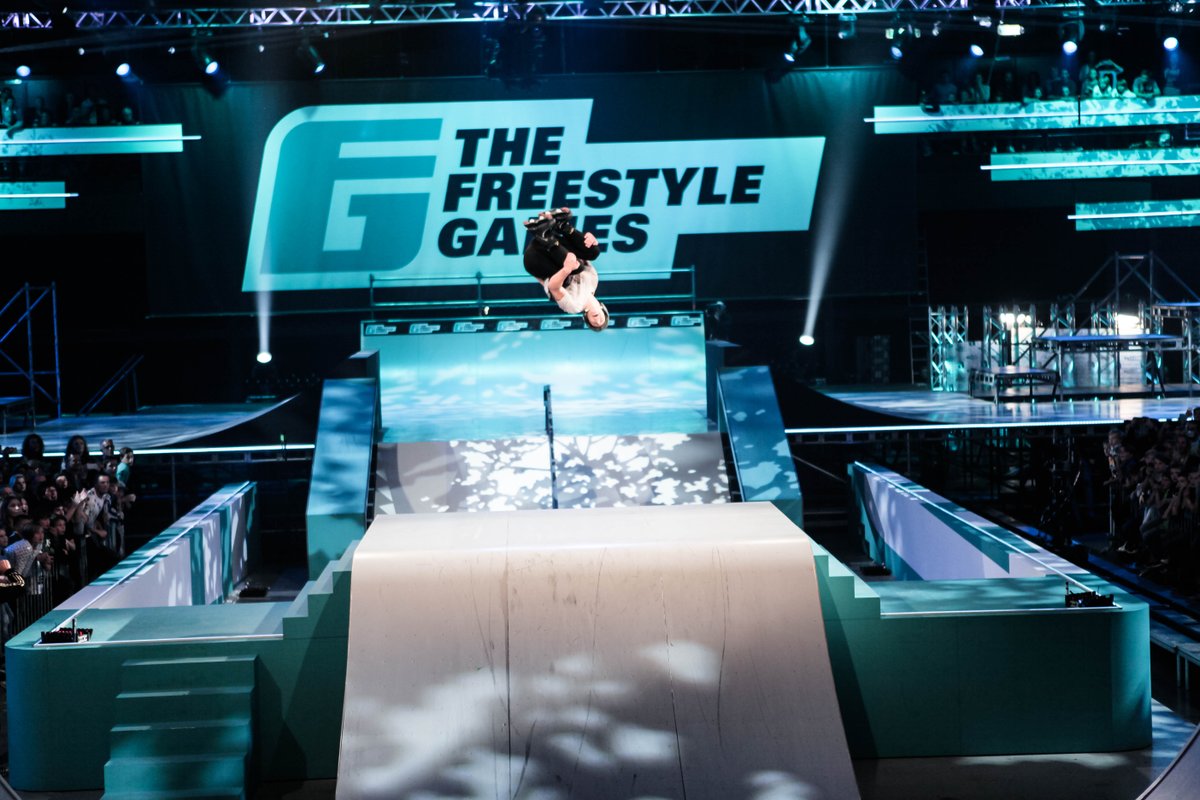 FreeStyleGames's tweet photo. Knetterhard vallen, EHBO op de baan, maar tóch de trick opnieuw doen! #held #Jelle #finale #TheFreestylegames https://t.co/FUbfyZxoso