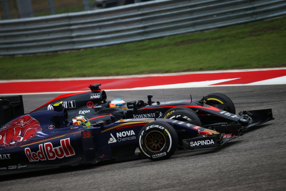 billyboes1's tweet photo. @F1 #Round16 #USGP #25October2015 @carlosainz @ToroRossoSpy #STR10 @alo_oficial @McLarenF1 #MP4_30 #Battle... https://t.co/Y2N307HndA
