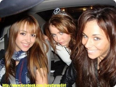 ZoeyMarieCyrus's tweet photo. #Throwback to @MandyJiroux and @MileyCyrus on Miley's birthday few years back!! https://t.co/B13b6cSZZ7