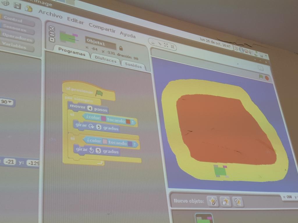 sarcienaga's tweet photo. #Aprogramar con #Scratch, con sensores y condicionales, un móvil autoconducido. https://t.co/1yWGVB54kx
