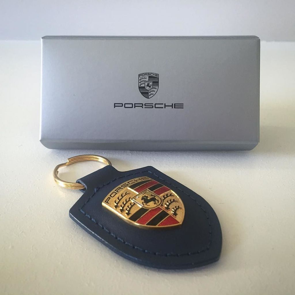 OnlyCarrera's tweet photo. Birthday gift from my lovely wife. Keeping the Porsche 911 dream alive. Baby steps.... #Porsche #porsche911 #keycha… https://t.co/RpaFCfKfKJ