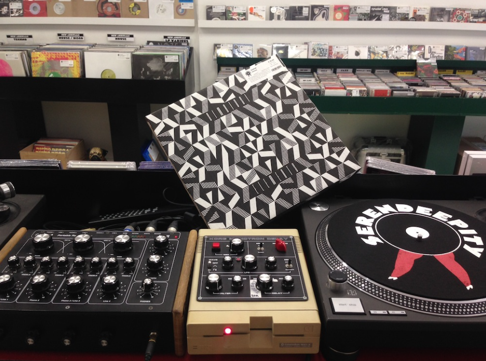 Check that new <a href="/Simbiosi_/">Simbiosi</a> looking good in <a href="/Serendeepity_mi/">Serendeepity</a>. Out on Werkdiscs / <a href="/ninjatune/">Ninja Tune</a>: found.ee/elements-wk