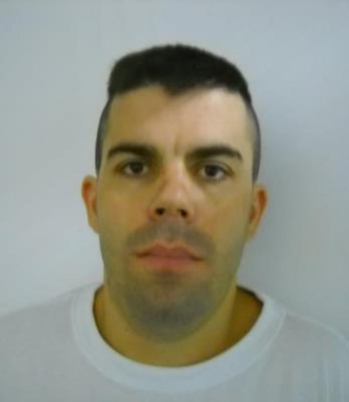 CBCOttawa's tweet photo. OPP search for Paul Ouderkirk for breach of parole. Known to frequent Cornwall, Chesterville, Toronto #ottnews https://t.co/4kBYJxIxGh