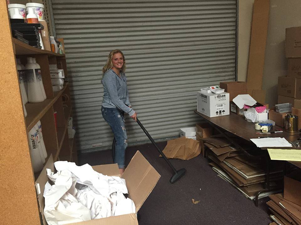 zachswax's tweet photo. Joy cleans up after a busy day.
#JustAddHair, #Halloween, @zachswax https://t.co/rBjSkR0ZLa