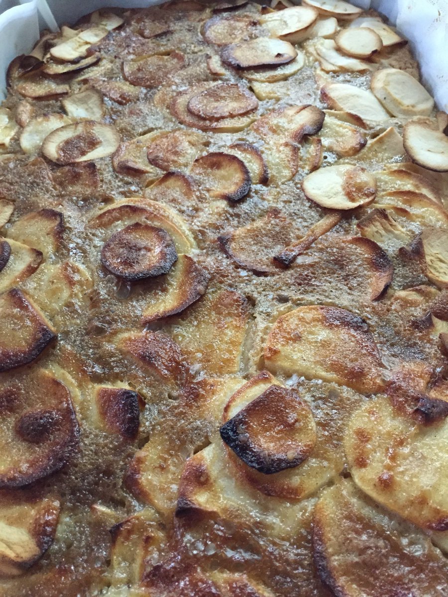 menwithknives's tweet photo. Delicious apple cake. https://t.co/yUHp7BWIb5