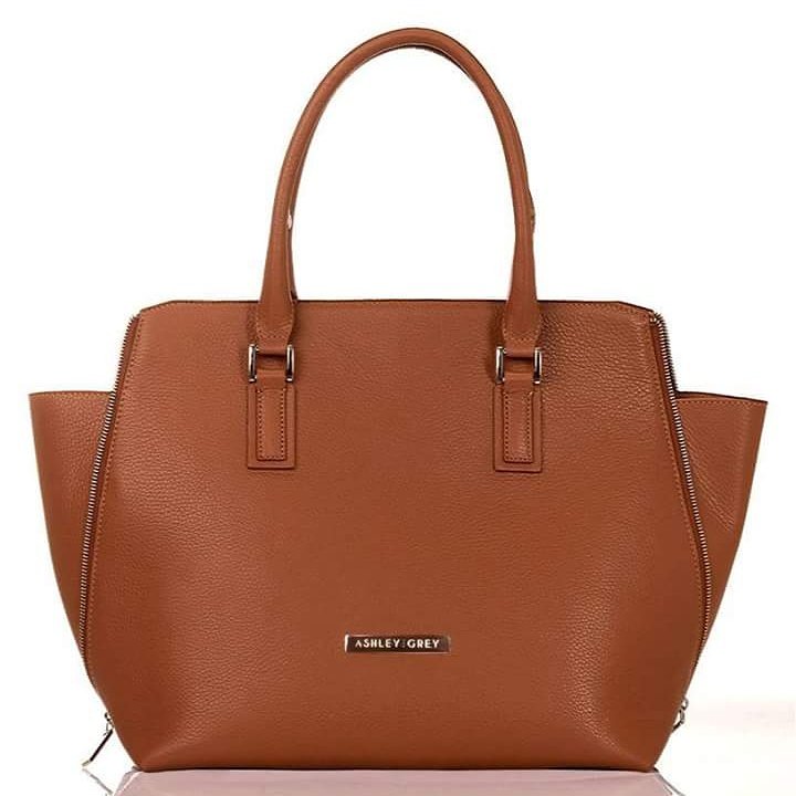 AshleyGreyAR's tweet photo. @AshleyGreyAR #fashion #style #streetstyle #womensfashion #womensstyle #lujoar #bags #objetodedeseo https://t.co/Ho48wk3hR4
