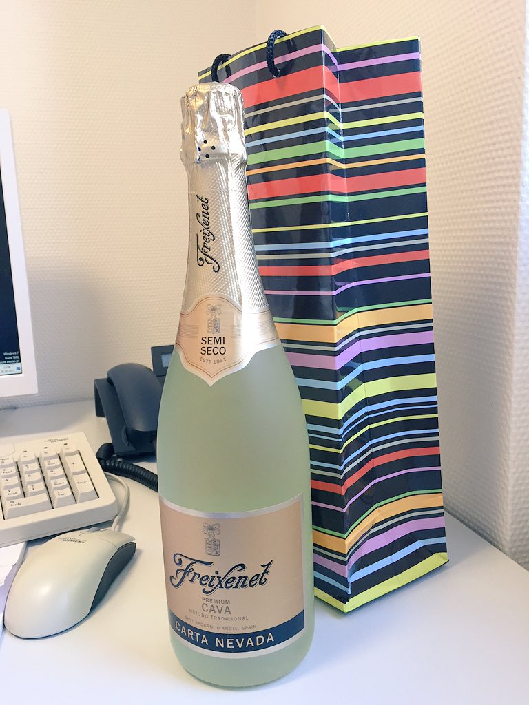 dimezacu's tweet photo. Como me miman por estos lares! 🍾✌🏼️😂 Paciente agradecida! #feliz https://t.co/FUyJzjPu7v