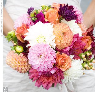 ilcorn's tweet photo. FARM FLOWERS FOR A FALL WEDDING #CornCorpsBlog https://t.co/6GRcOhIVav https://t.co/ZFjdq0by8l