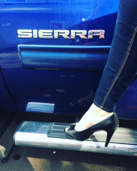 Being Queen… so much responsibility!!! laughtolivelivetolove.wordpress.com/2015/10/26/bei…