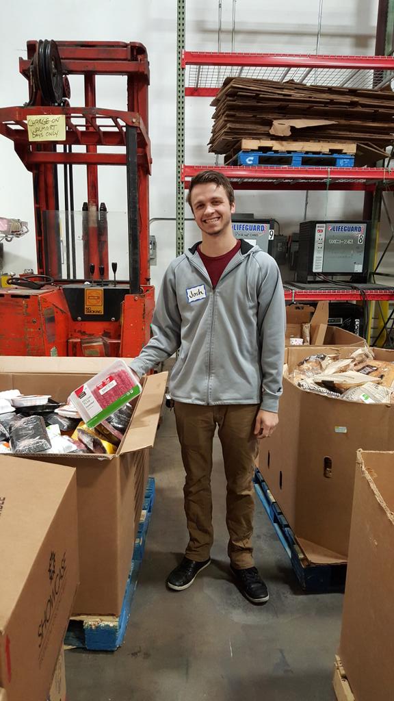 SherriStPierre's tweet photo. #targetvolunteers @feedingwestmich This puts T2014 over 100% to goal for volunteer hours! Whoop! @Rick99858517 https://t.co/Ml65uPdG1A