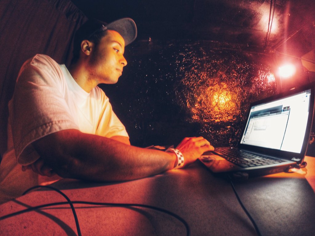StreetLampMusic's tweet photo. @mistahwerd getting our set in order at #8bitbar https://t.co/Wlb3teP6ZP