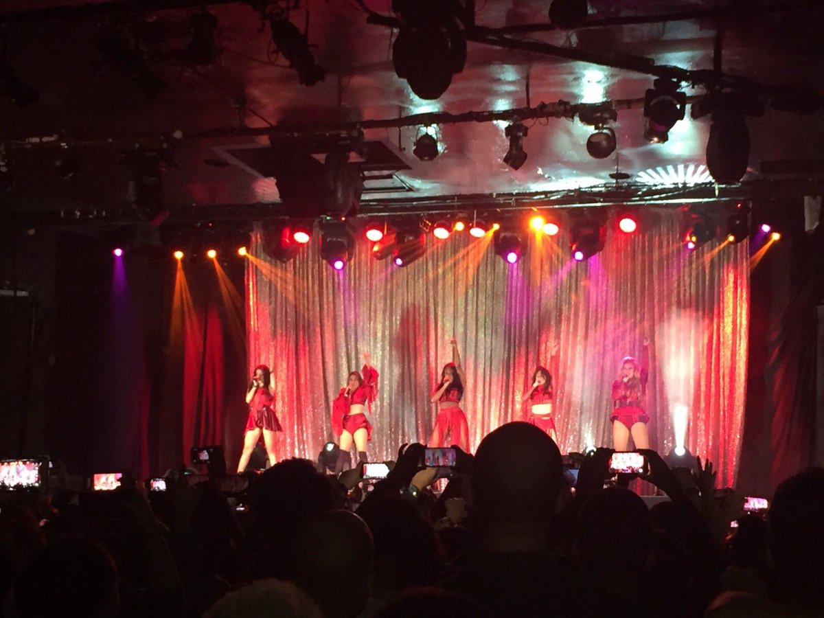 5HNottes's tweet image. Las chicas en este momento cantando This is how we roll.. #EuropeanReflectionTour