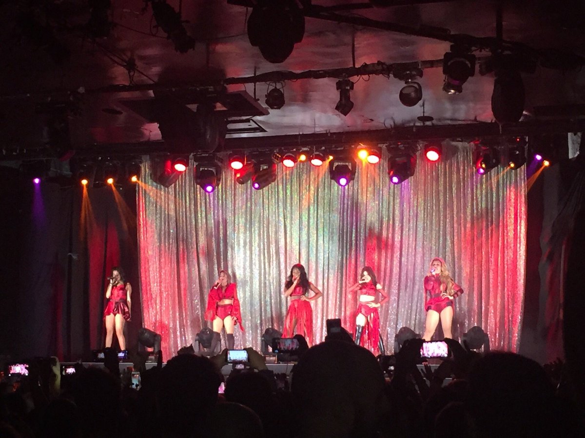 5HNottes's tweet image. Las chicas en este momento cantando This is how we roll.. #EuropeanReflectionTour