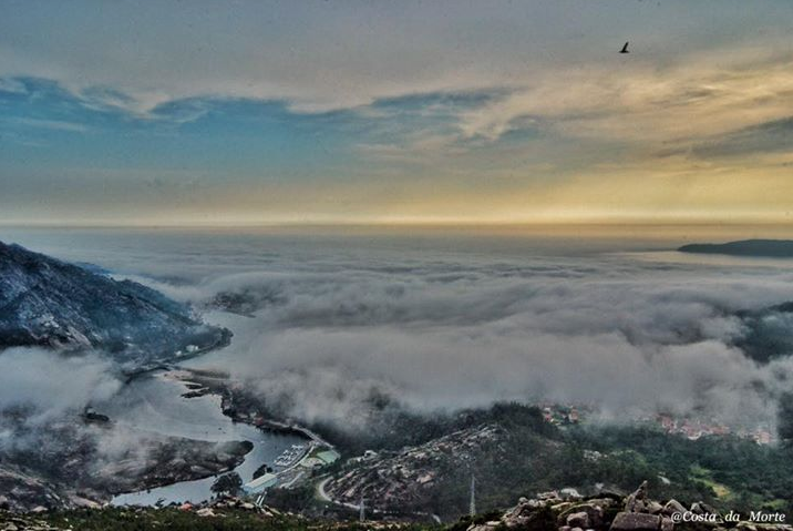 HRCotarino's tweet photo. ✈ ☁ Esta noche compartimos una Impresionante fotografía, sobrevolando nuestra bonita @Costa_da_Morte :) https://t.co/Udzh6hL4kh