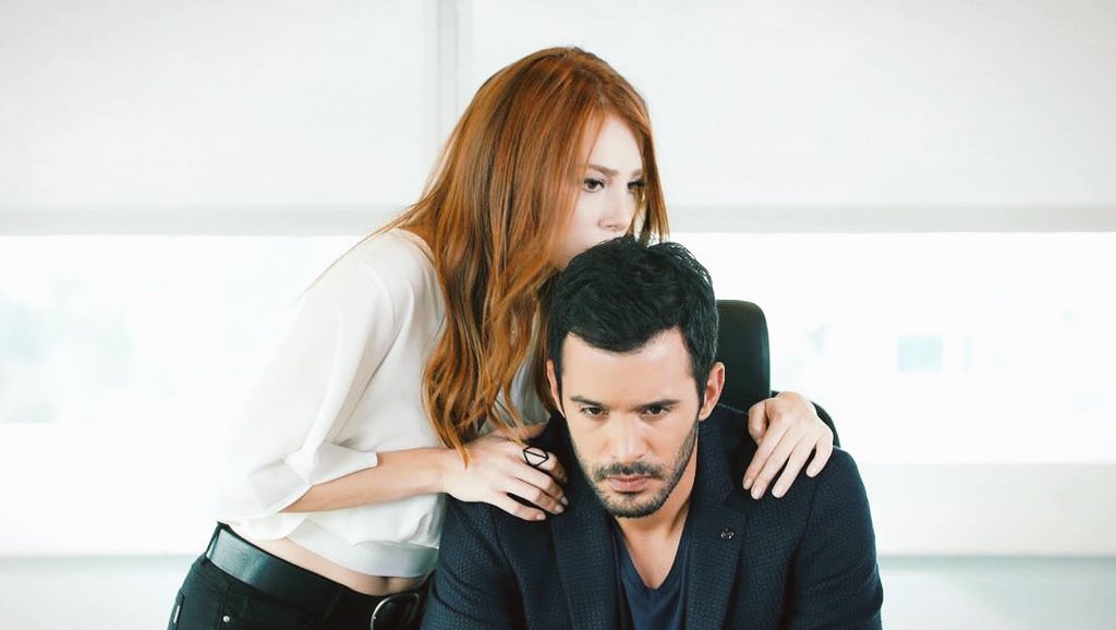 kiralikaskdizi's tweet photo. SICAK SICAK! | SON 4 GÜN! | 

#KiralıkAşk'ın 19. Bölüm 2. Fragmanını izlemek için tıklayın: https://t.co/bAqKqzCmub https://t.co/78FGSnhbjb