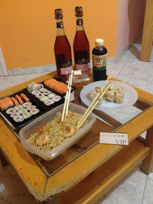 Hoy nos han exo VIP en el Japo xDdDD  #sushi #sushiaddict #mecagoendiosqueviciotengo 😻😻 @zayas_shows<a href="/tag/sushi"class="tags">#sushi</a><a href="/tag/sushiaddict"class="tags">#sushiaddict</a><a href="/tag/mecagoendiosqueviciotengo"class="tags"><span>#mecagoendiosqueviciotengo</span></a>