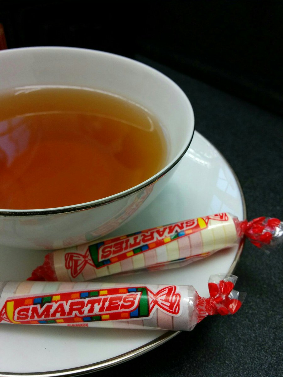 GongfuGirl's tweet photo. Part one in my series of pairing Halloween candy with tea: Kenyan purple tea + Smarties. https://t.co/6rhnNCt2h2