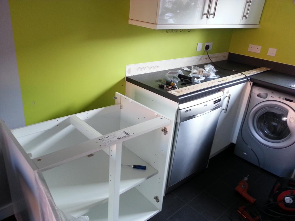SmaltoUK's tweet photo. Kitchen installation, Rugeley. #additionalcabinet #worktops https://t.co/DjUU0WrLdm