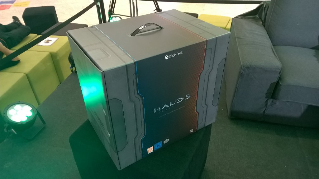 XboxSuomi's tweet photo. Unboxataanko Halo 5: Guardians LCE (arvo 249€) nyt?! https://t.co/lhDcLOfiHO #HaloWorldRecordRT = KylläFAV = Ei https://t.co/LDGgXWuGXb
