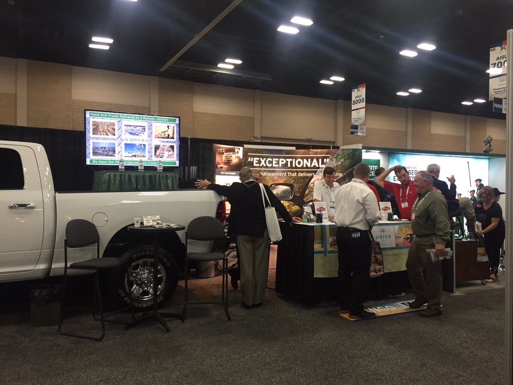 nvindtllc's tweet photo. Patrick with @UnionLeasing flexing on potential clients on #DUGEF @PatrickACronin https://t.co/Augmzm4vHv