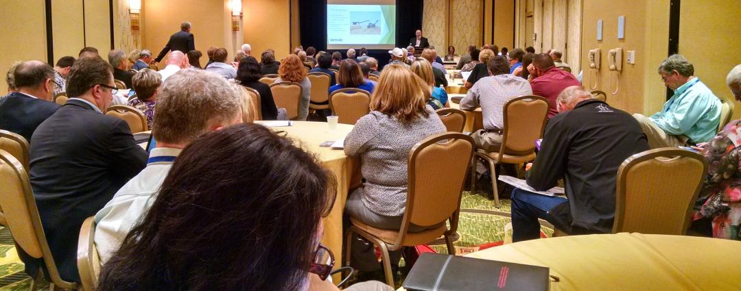 RickHunsaker's tweet photo. Another packed session @NADOWeb  #NADOATC. Jay Trusty from #SWRDC discuses diversity and growth in rural Minnesota. https://t.co/0lm6KQooLX