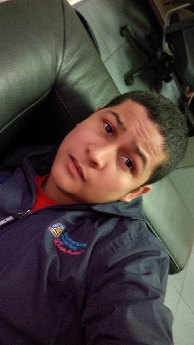 OlmanValle's tweet photo. Cuando estoy descansando en un sabado. https://t.co/ISwJYiPHwc