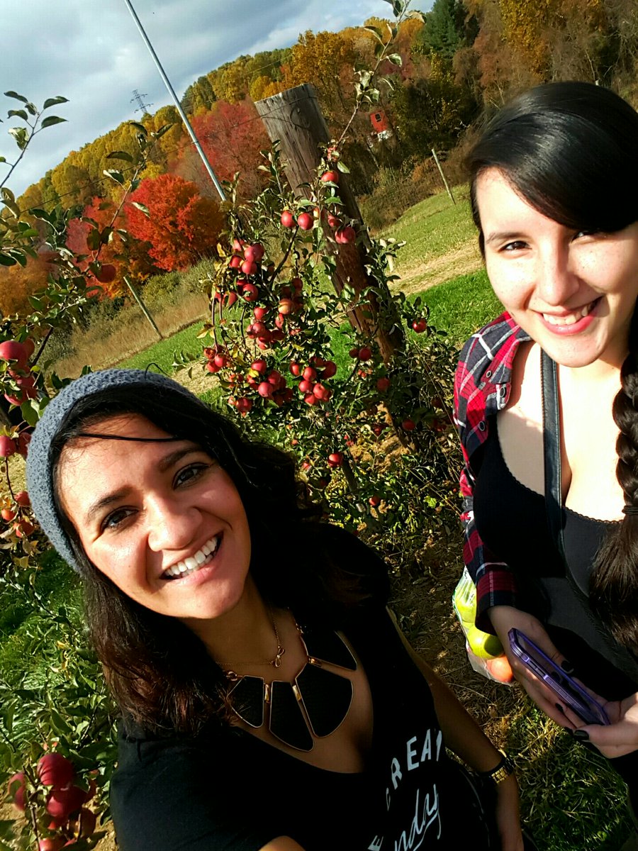 joAnuh's tweet photo. fall + old friends = a great day off. #MovingToPA https://t.co/cM5fQGTs6q