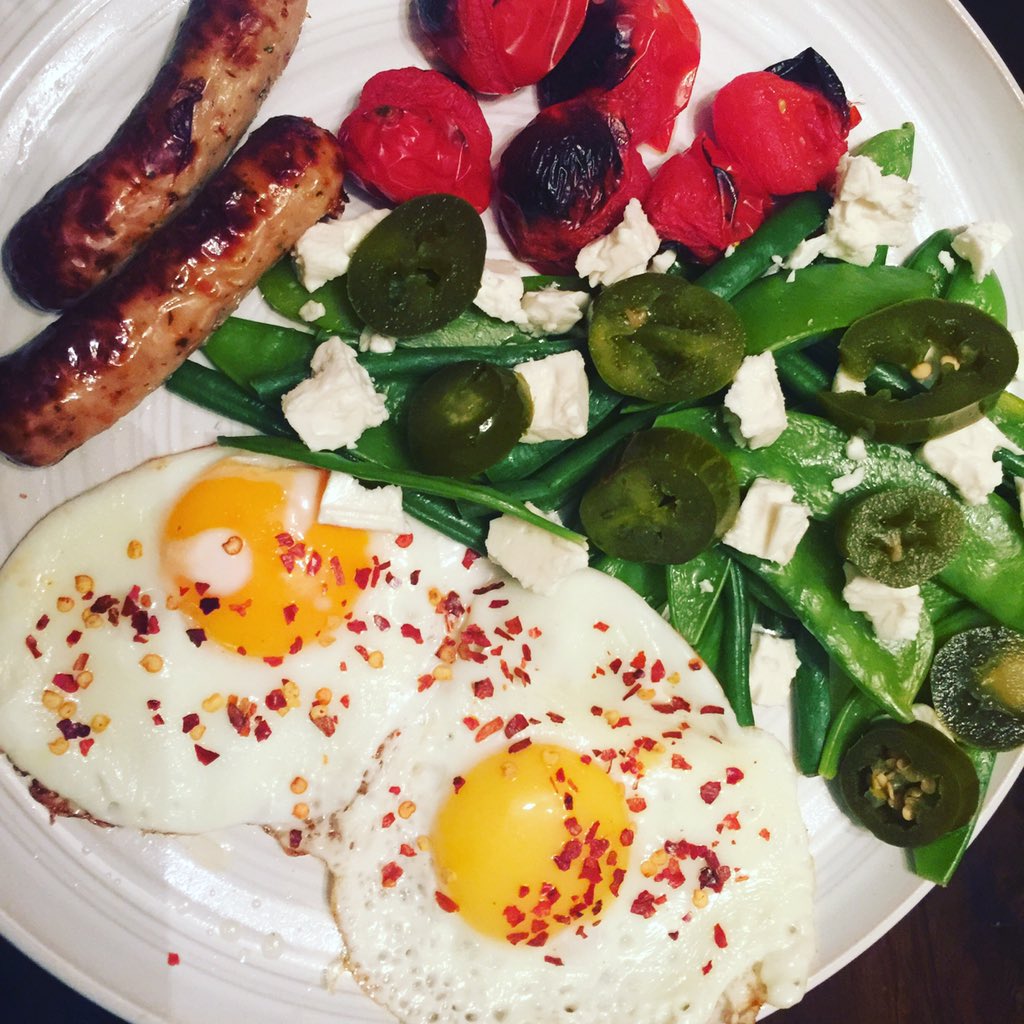 simply_sugar3's tweet photo. 2 eggs fried in @lucybeecoconut 👌🏼 heck chicken sausages, jalapeños, feta, tomatoes &amp; greens 💗💗 #eatclean #sugarfree https://t.co/hhkwWRqARP