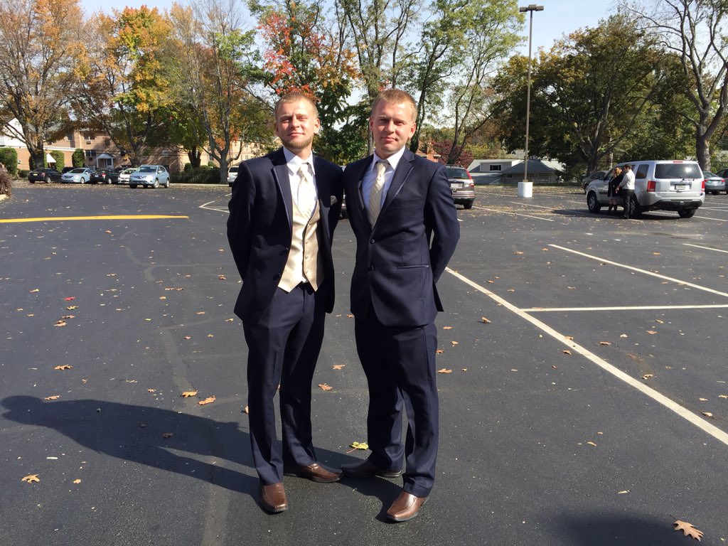 justinfu6's tweet photo. #brother #family #wedding #flyish #suitantie https://t.co/vgoo8IRLvw