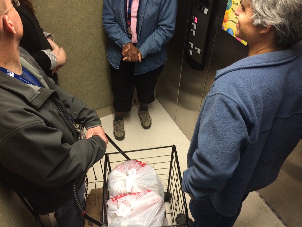 tadpoles12's tweet photo. @naturalsciences delivering groceries! :) https://t.co/vx6m5a74eI