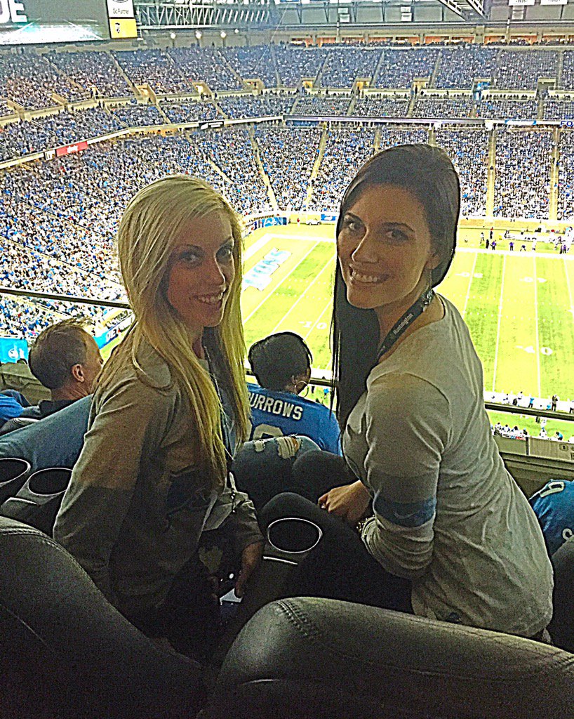 samnarsky2's tweet photo. Yesterday 🏈💙🎉🍻 https://t.co/43TEnS3SXm