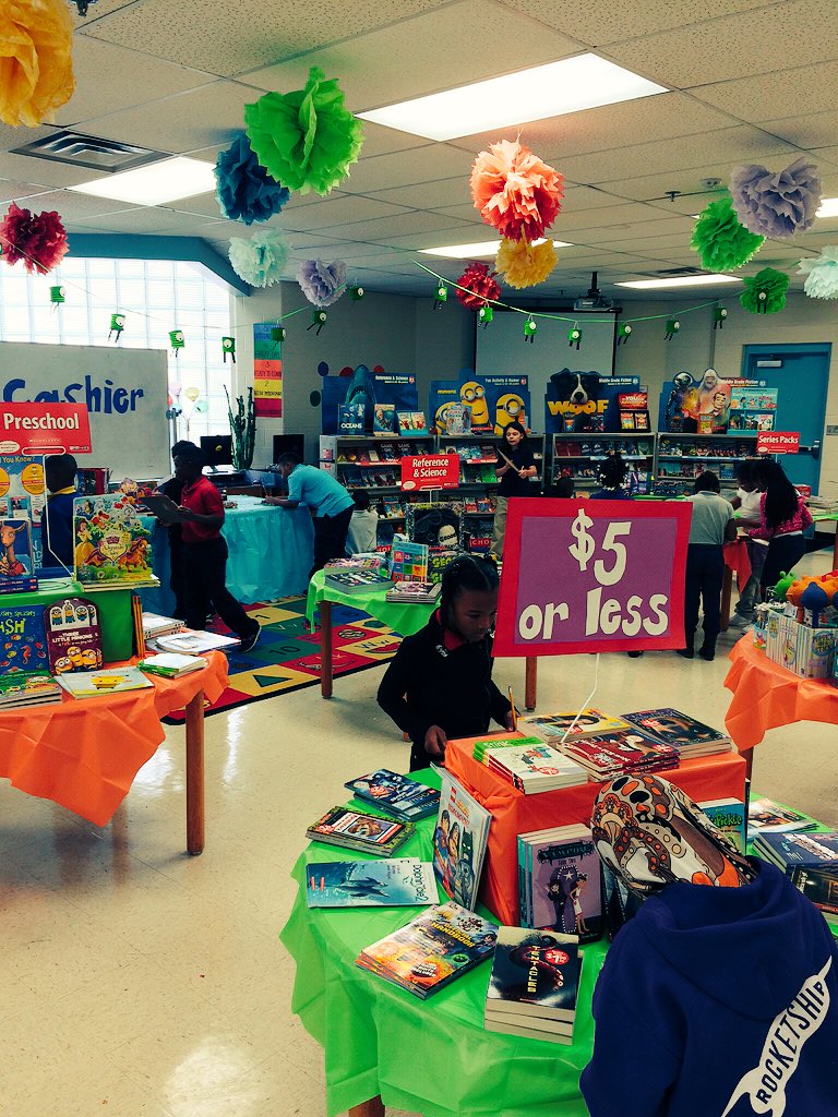 GlennEOSLibrary's tweet image. Monster Book Fair preview day! @GlennEOS #GlennMonsters