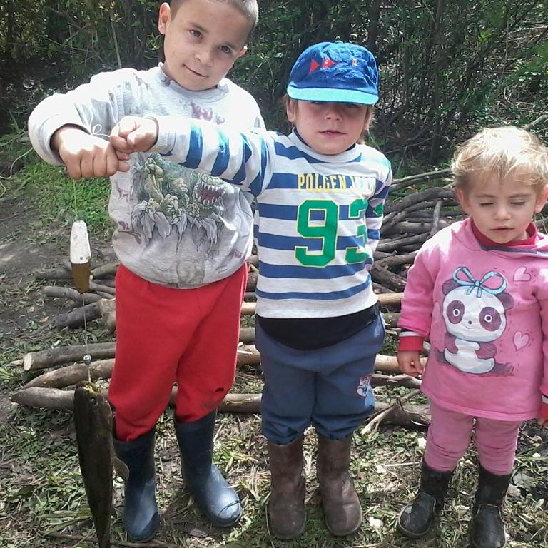 maraldi8642's tweet photo. Fin de semana de pesca con el tío re contentos no querían volver para casa los amo amores de mama https://t.co/PW8Uv9sbVV