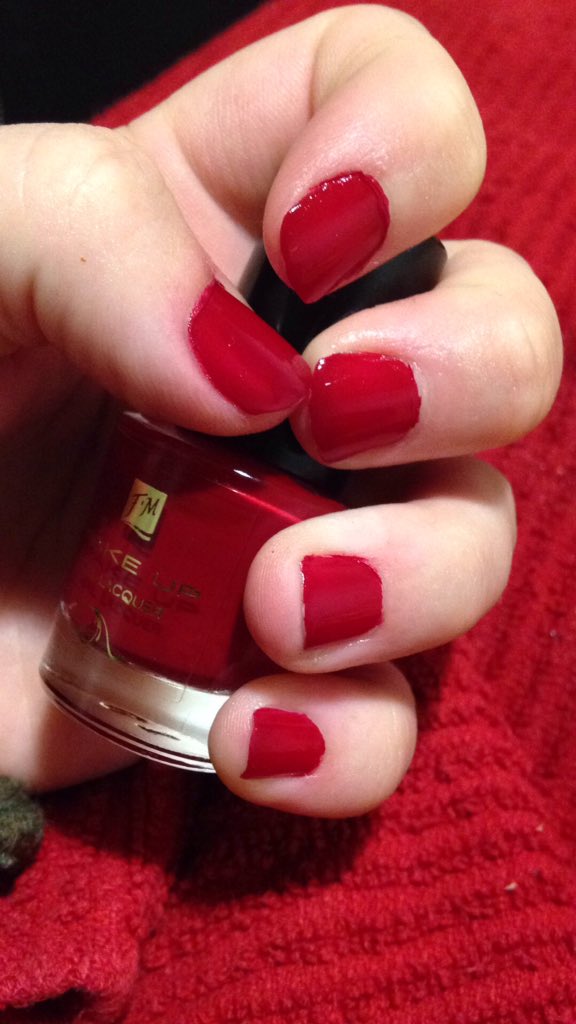 SamanthaFm's tweet photo. Love this colour #pampertime #nails #poshred #classy #makeup #cosmetics #Halloween #business #businesswomen https://t.co/6acwBbU5SW