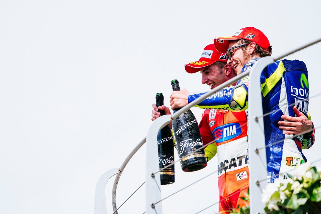 BaB_46's tweet photo. Immagine di copertina della pagina facebook di Andrea Iannone. #iostoconVale https://t.co/dNFApdNeYJ